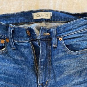 Madewell 9” High Rise // Medium Wash // Distressed Skinny Jeans // Size 27